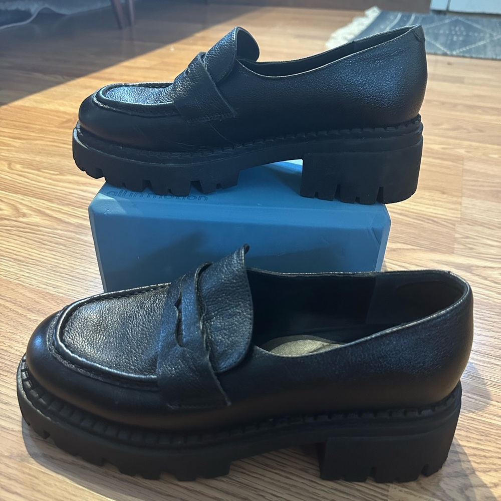 Seychelles Black chunky leather loafer